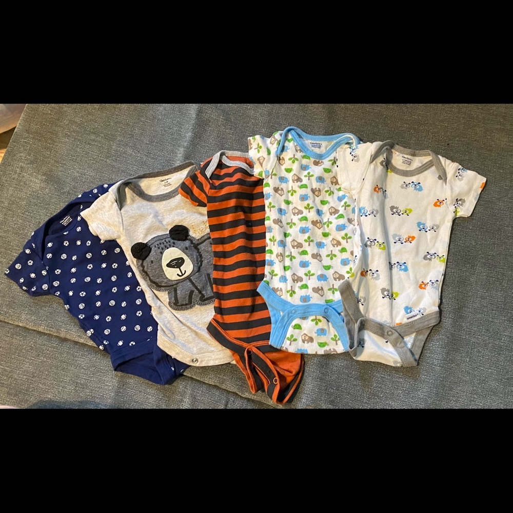5 short sleeve and 1 long sleeve onesies